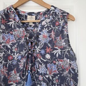ST. JOHN’S BAY Women’s Sleeveless Top Blouse Blue Floral Tie Front - Size M